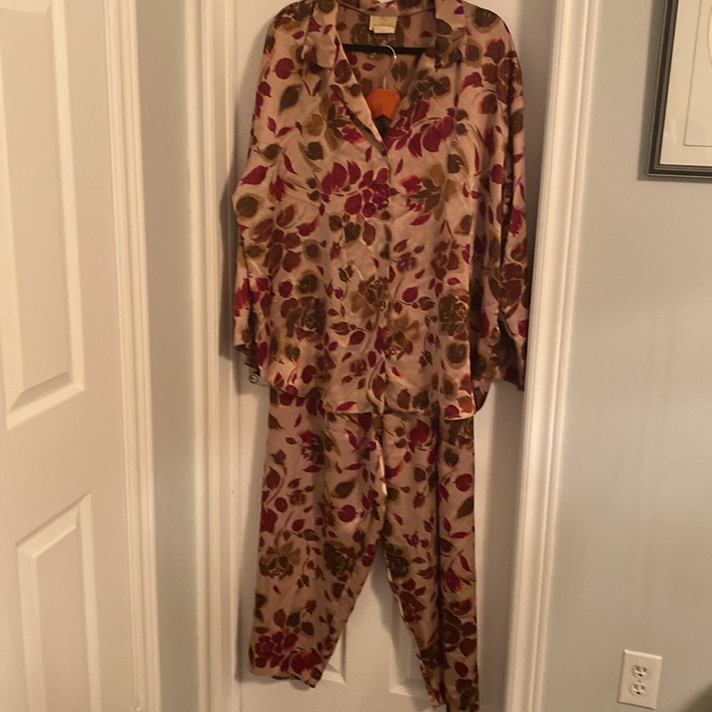 Satin-feel Pajamas-Size 22
